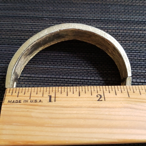 VTG gold tone cuff bangle w/Austrian crystal - Picture 8 of 12